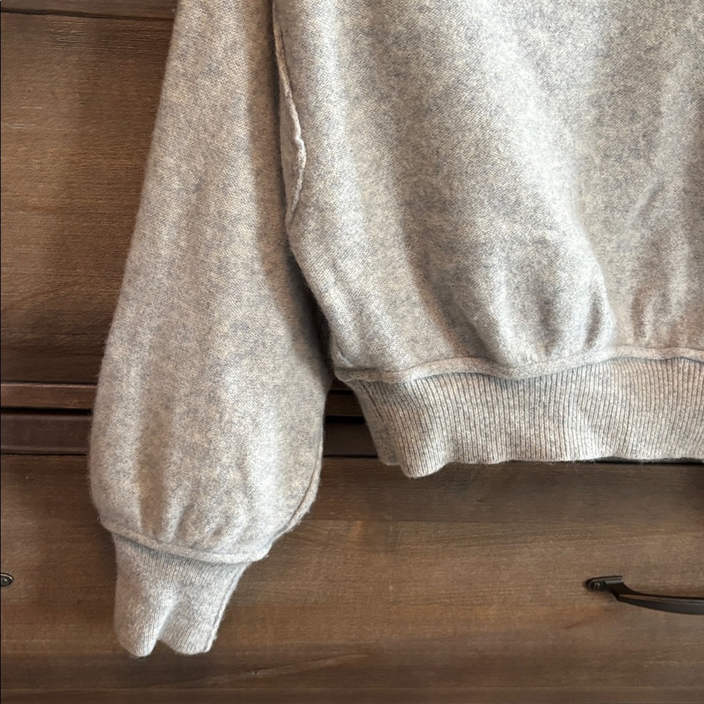 Free People Light Gray V-Neck Cropped Sweater 100% Cashmere - Picture 3 of 12